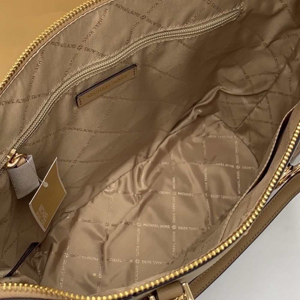 MICHAEL KORS CHARLOTTE
LARGE TOP ZIP TOTE SHOULDER BAG CAMEL COLOR - Picture 7 of 11